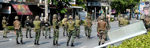 bangkok_protests_rama4_soldiers